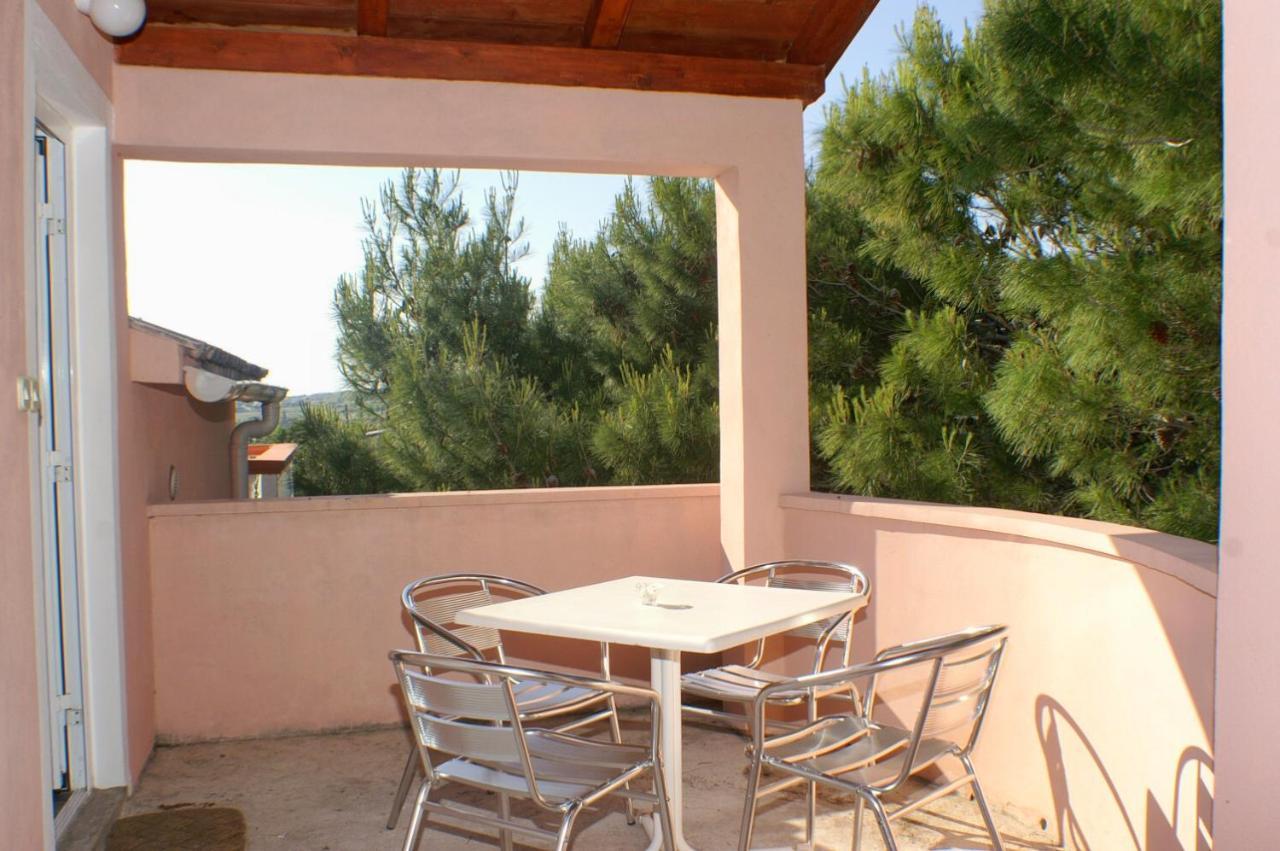 Family Friendly Seaside Apartments Vlasici, Pag - 4319 Luaran gambar