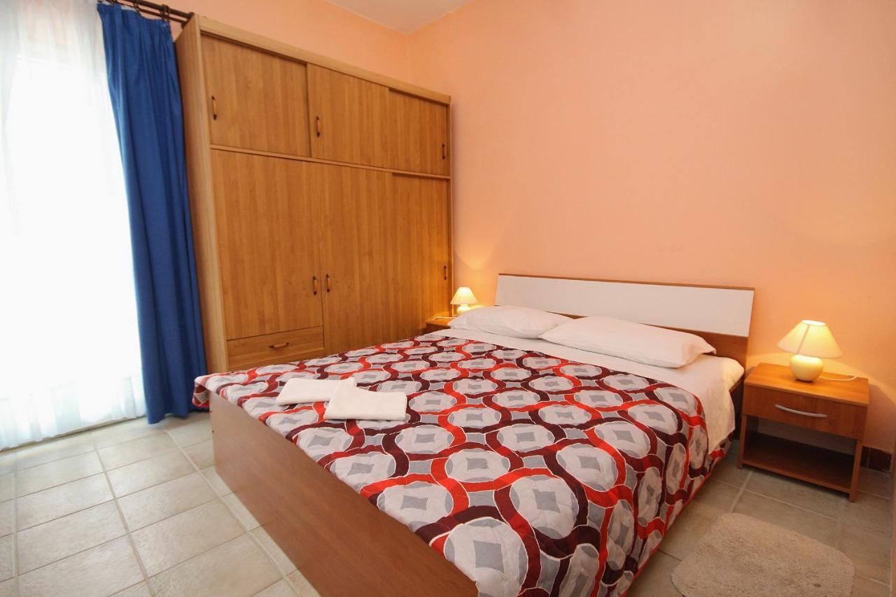 Family Friendly Seaside Apartments Vlasici, Pag - 4319 Luaran gambar