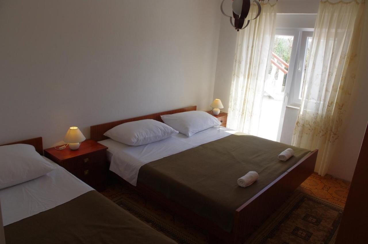 Family Friendly Seaside Apartments Vlasici, Pag - 4319 Luaran gambar