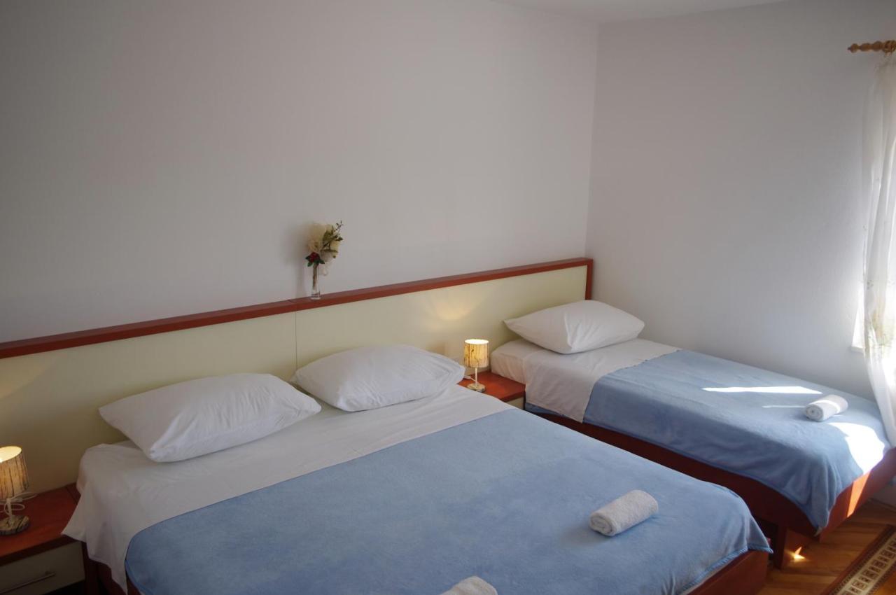 Family Friendly Seaside Apartments Vlasici, Pag - 4319 Luaran gambar