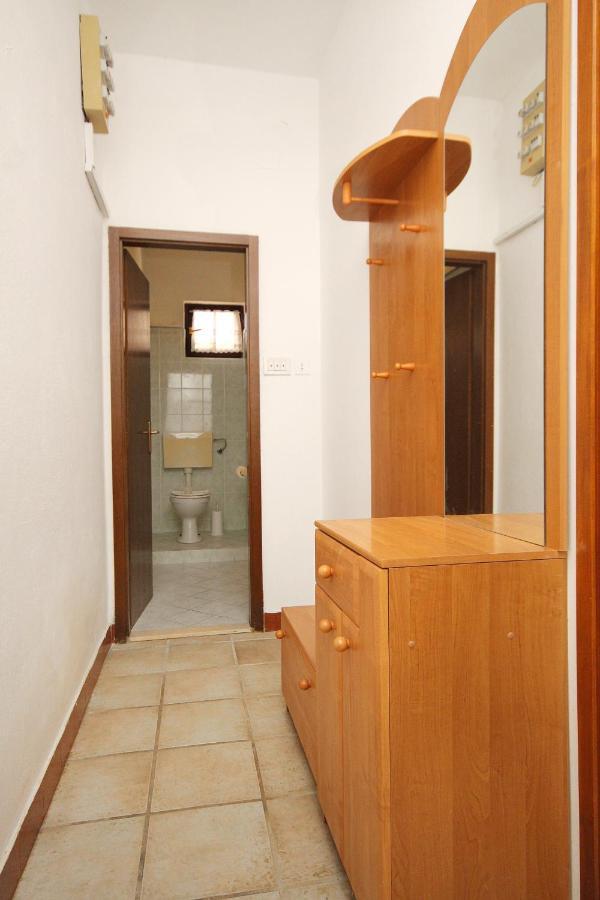 Family Friendly Seaside Apartments Vlasici, Pag - 4319 Luaran gambar